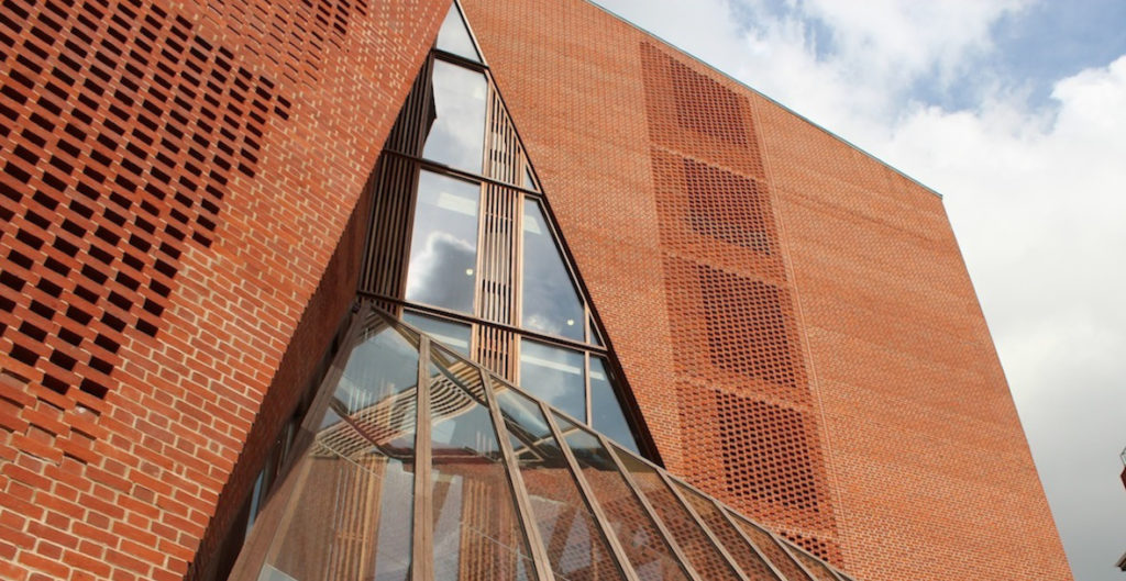 Toughened laminates glass in London School of Economics building